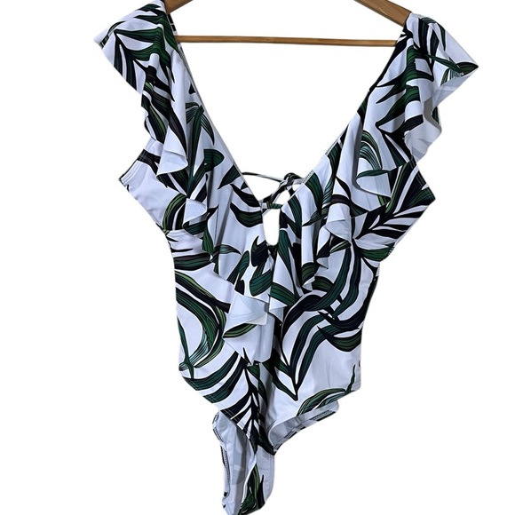 Sporlike NWT V-Neck Ruffle One Piece Swimsuit Women’s Size Medium Bathing Suit - Picture 3 of 11